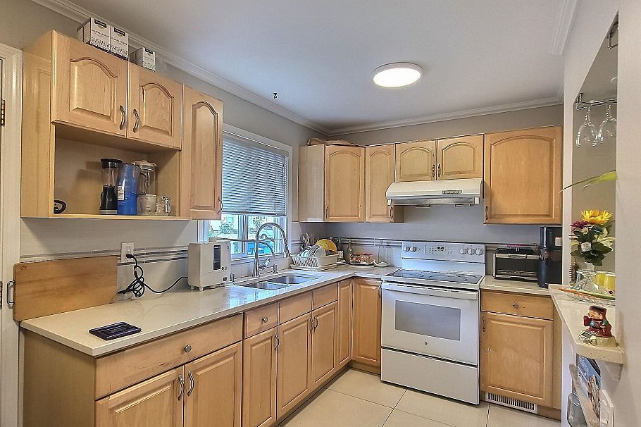 6878 Arlington Street Vancouver, BC - 2