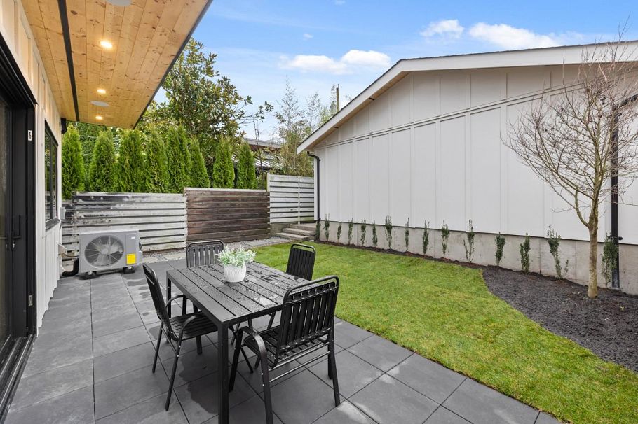 2 810 E 22nd Avenue Vancouver, BC - 31