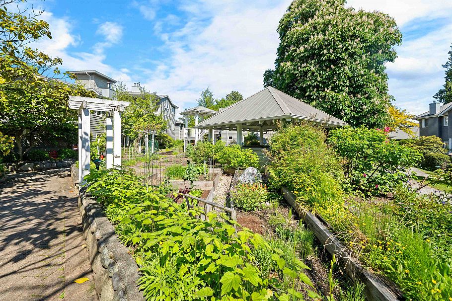 204 1528 Bowser Avenue North Vancouver, BC - 28