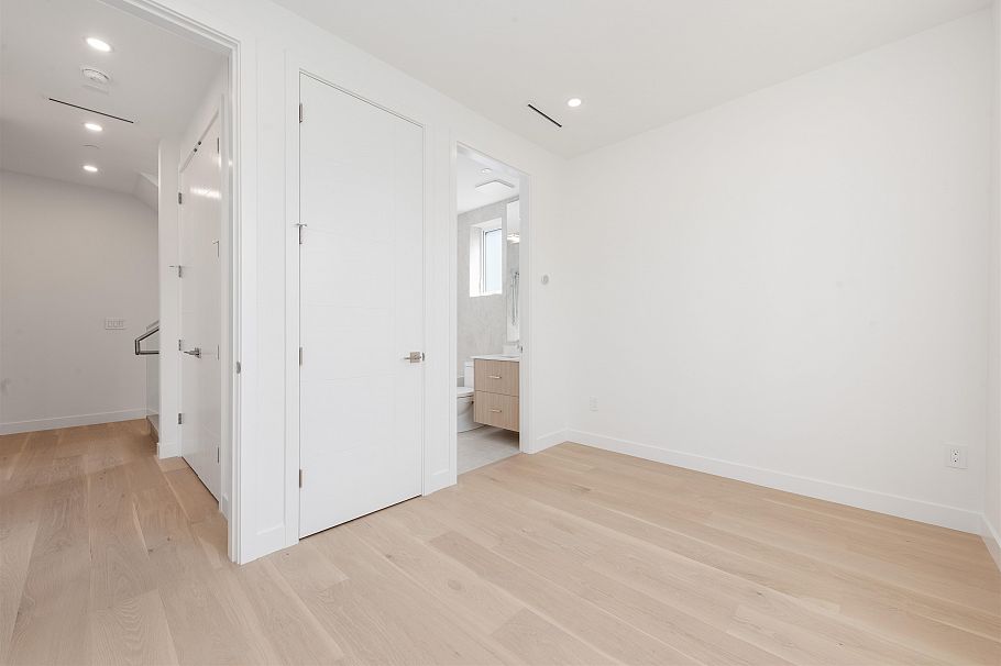 2 2750 W 19th Avenue Vancouver, BC - 27