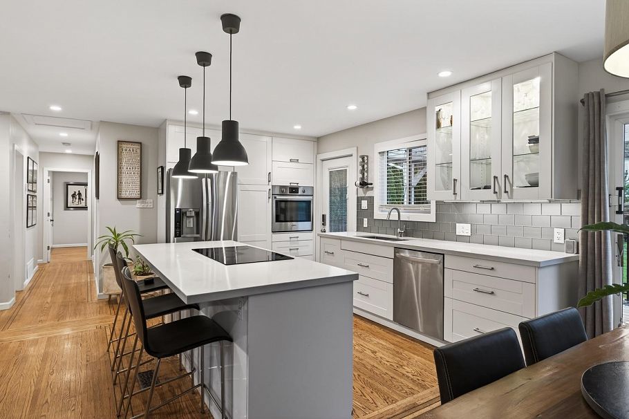 2568 Carnation Street North Vancouver, BC - 8