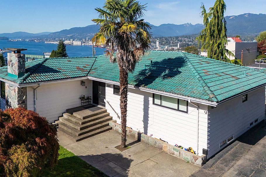 3681 Mcgill Street Vancouver, BC - 2