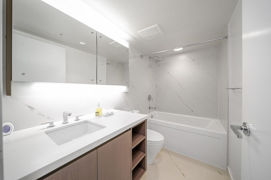 1108 8833 Hazelbridge Way Richmond, BC - 12