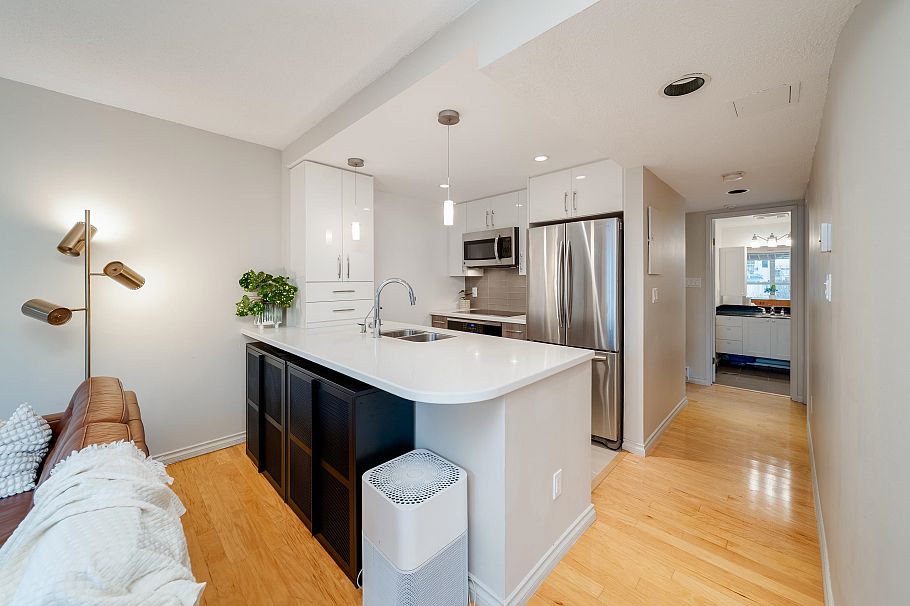 401 1406 Harwood Street Vancouver, BC - 2