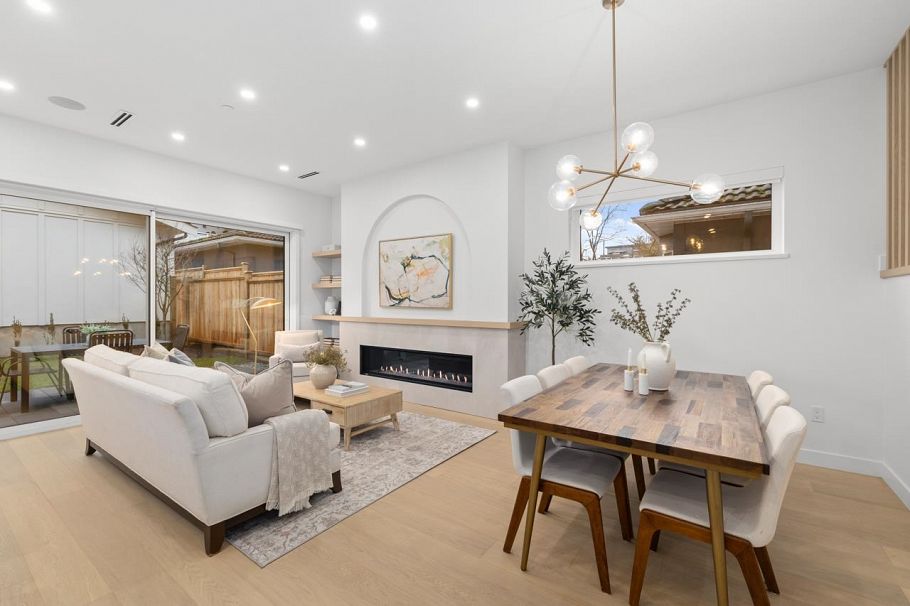 2 810 E 22nd Avenue Vancouver, BC - 4