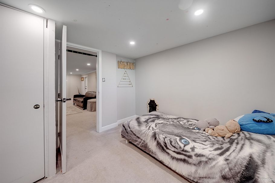 3870 Emerald Drive North Vancouver, BC - 27