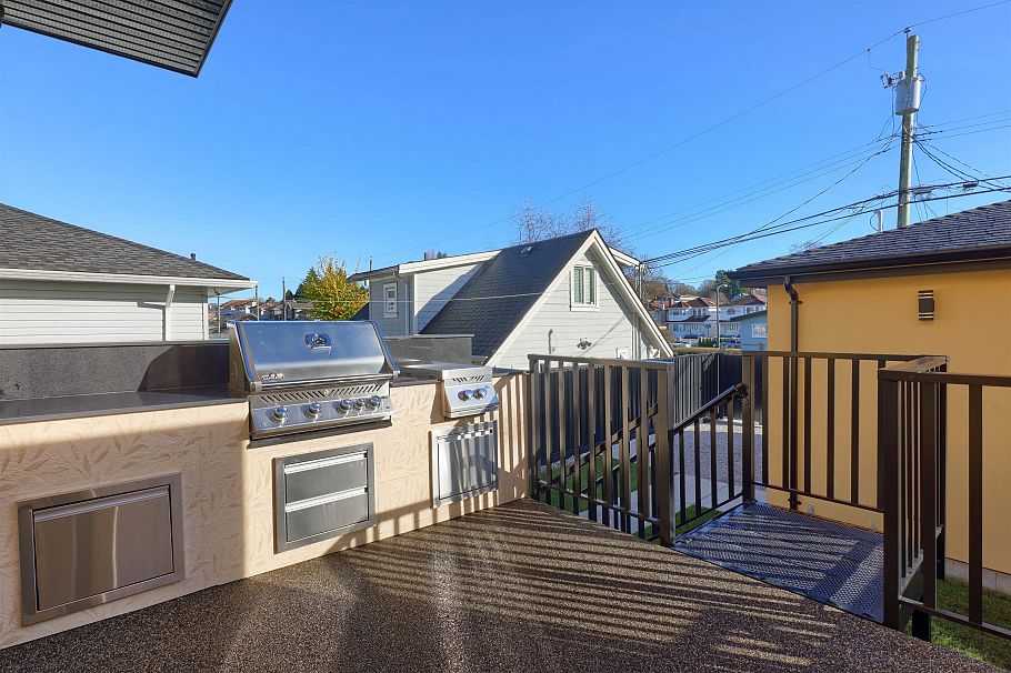 4670 Todd Street Vancouver, BC - 38