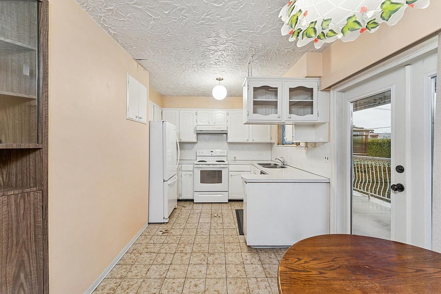 419 E 17th Street North Vancouver, BC - 8