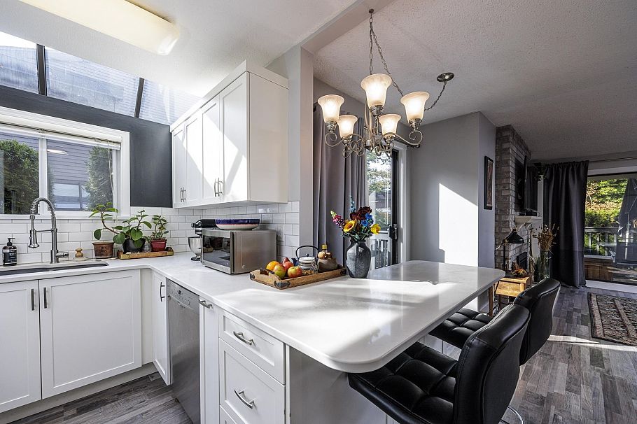 3132 Lonsdale Avenue North Vancouver, BC - 11