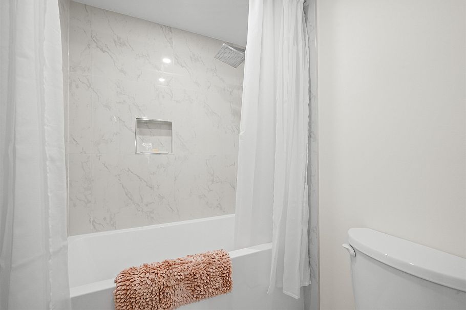 204 1528 Bowser Avenue North Vancouver, BC - 14