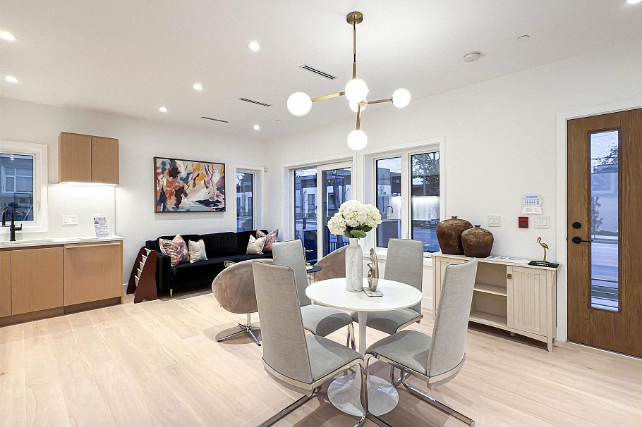 6815 Oak Street Vancouver, BC - 2