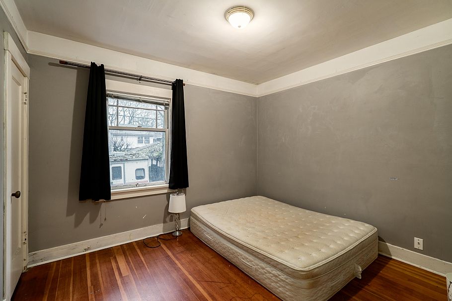 2715 W 16th Avenue Vancouver, BC - 11