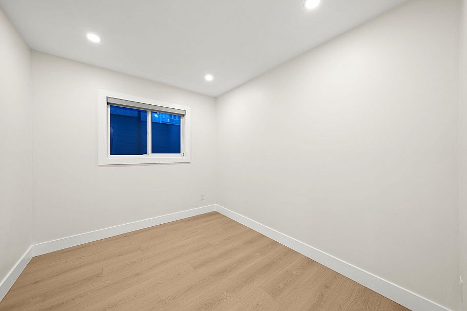 1115 E 33rd Avenue Vancouver, BC - 33