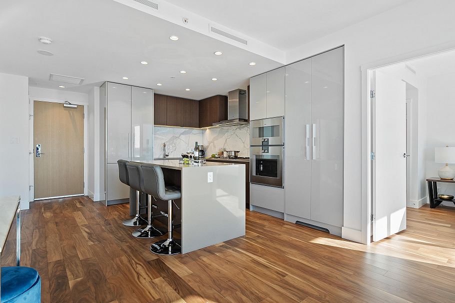 2004 1632 Lions Gate Lane North Vancouver, BC - 17