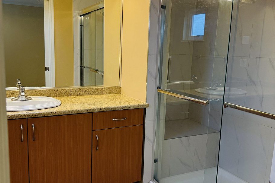 3076 E 27th Avenue Vancouver, BC - 10