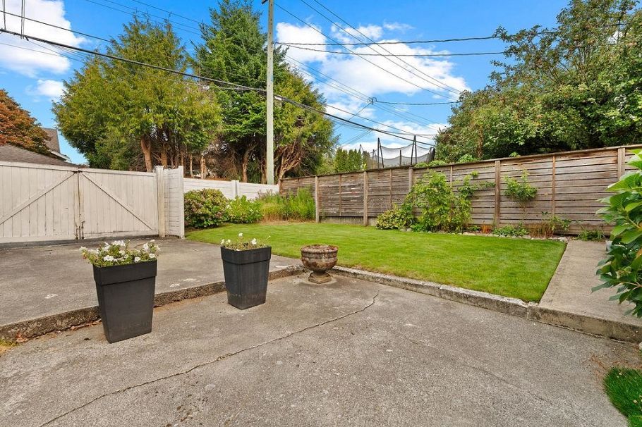 2865 W 33rd Avenue Vancouver, BC - 35