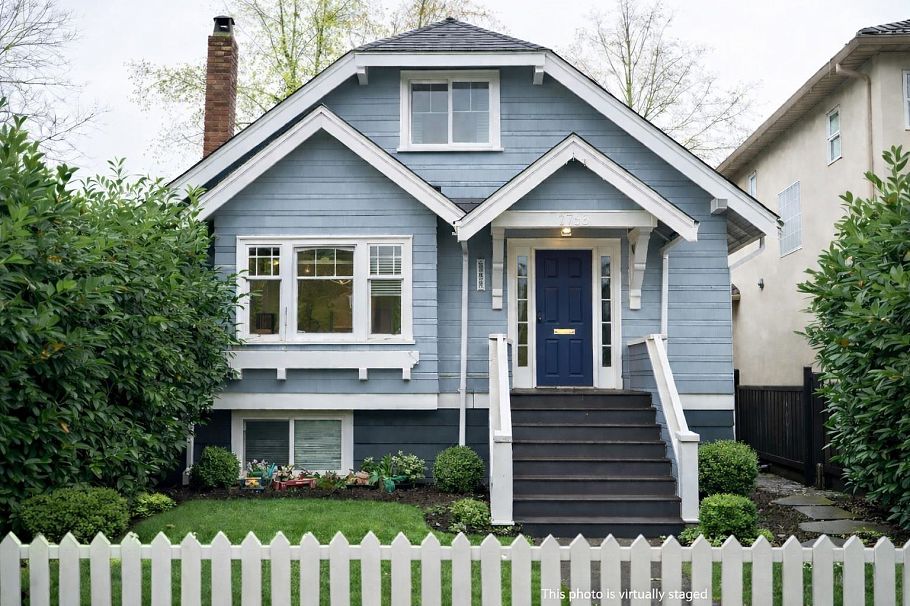 2715 W 16th Avenue Vancouver, BC - 2