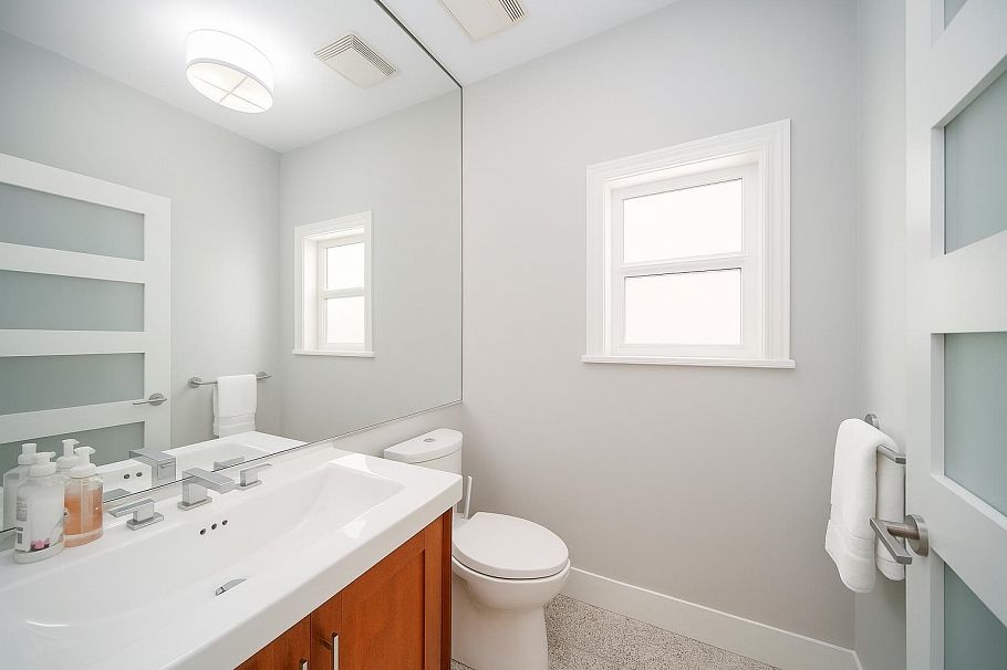 2726 W 42nd Avenue Vancouver, BC - 18