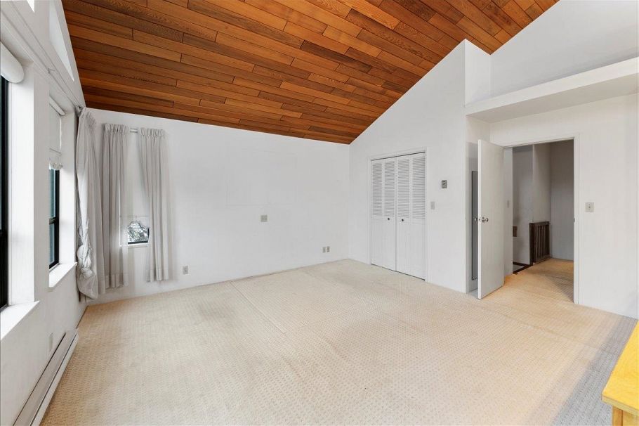 1064 Ruthina Avenue North Vancouver, BC - 30