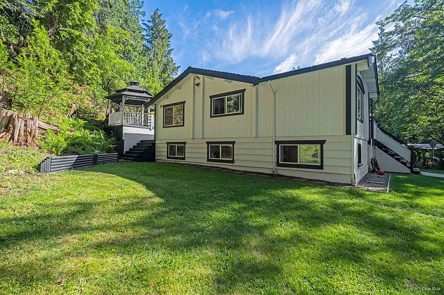 3870 Emerald Drive North Vancouver, BC - 3