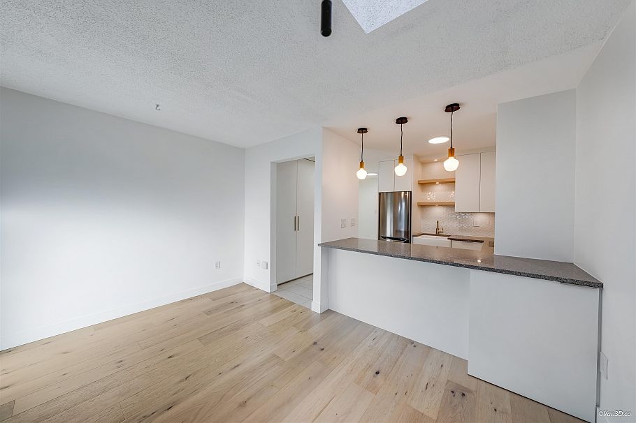 303 1545 E 2nd Avenue Vancouver, BC - 2