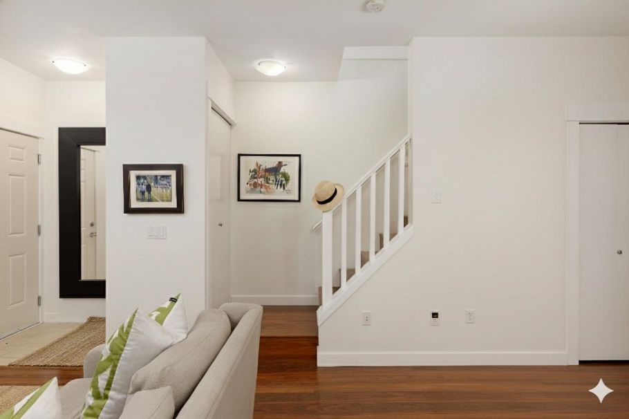 4 307 E 15th Street North Vancouver, BC - 13