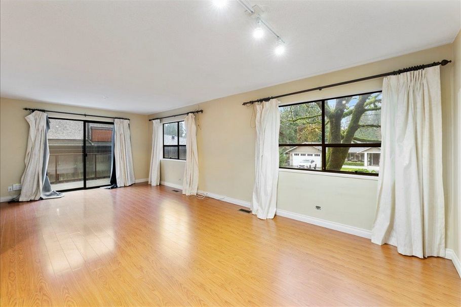 1064 Ruthina Avenue North Vancouver, BC - 23