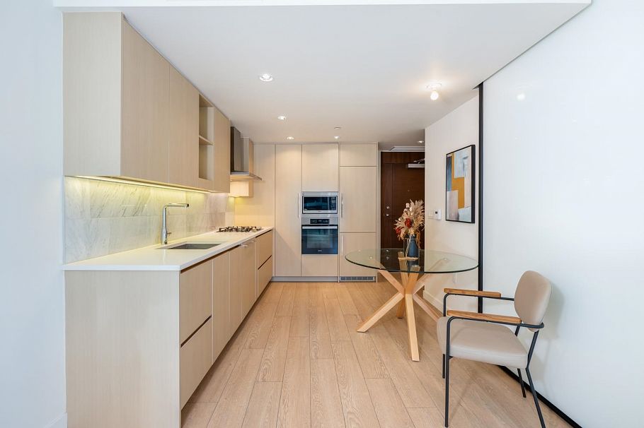 308 89 Nelson Street Vancouver, BC - 2