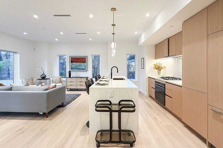 1016 W 52nd Avenue Vancouver, BC - 4