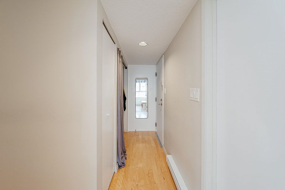 401 1406 Harwood Street Vancouver, BC - 13