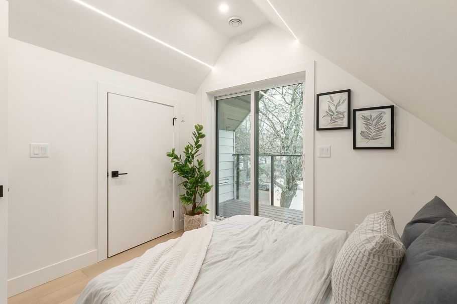 1 3508 E Pender Street Vancouver, BC - 16