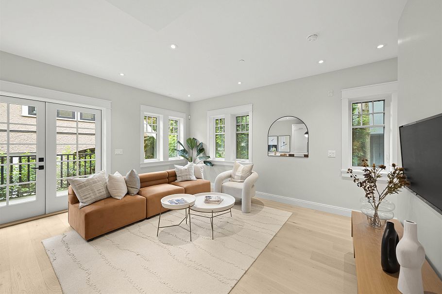 1458 W 45th Avenue Vancouver, BC - 2