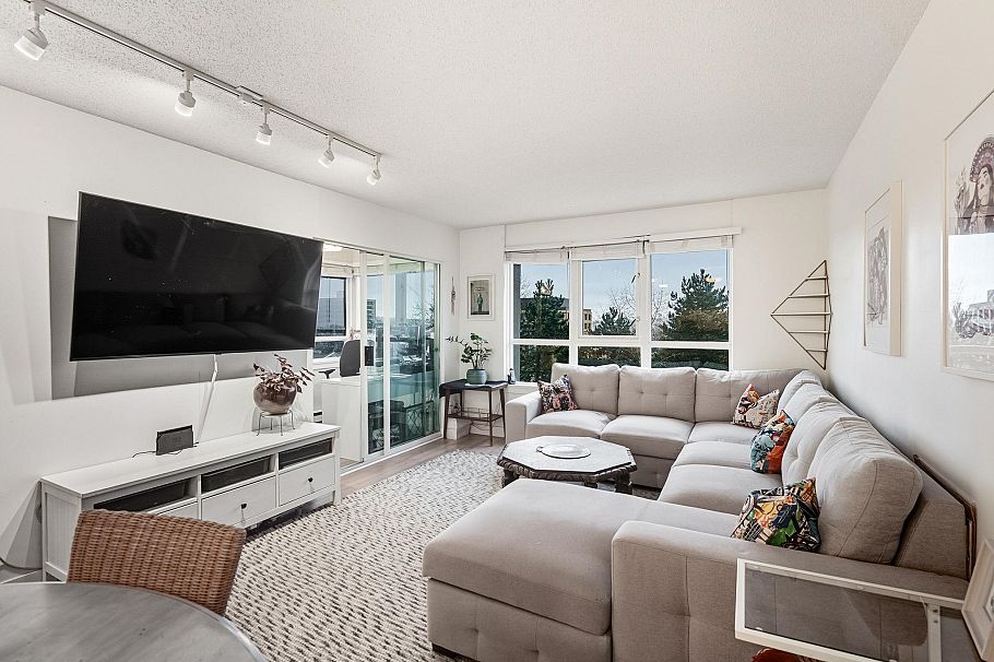 503 1833 Frances Street Vancouver, BC - 2