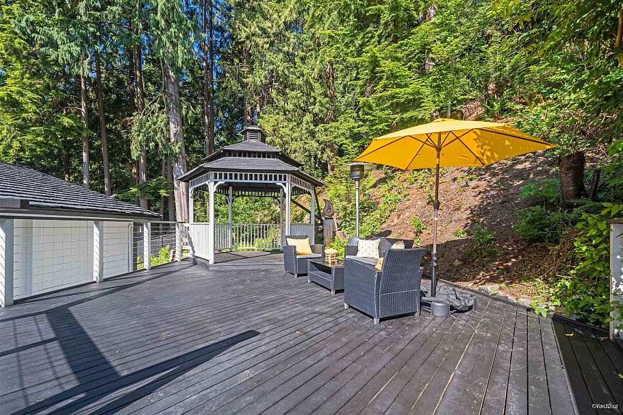 3870 Emerald Drive North Vancouver, BC - 2