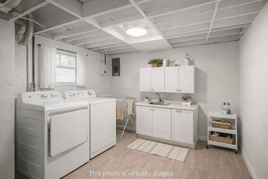 2715 W 16th Avenue Vancouver, BC - 18