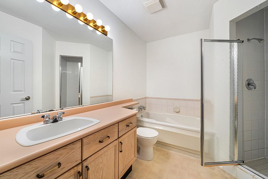 303 123 E 6th Street North Vancouver, BC - 20