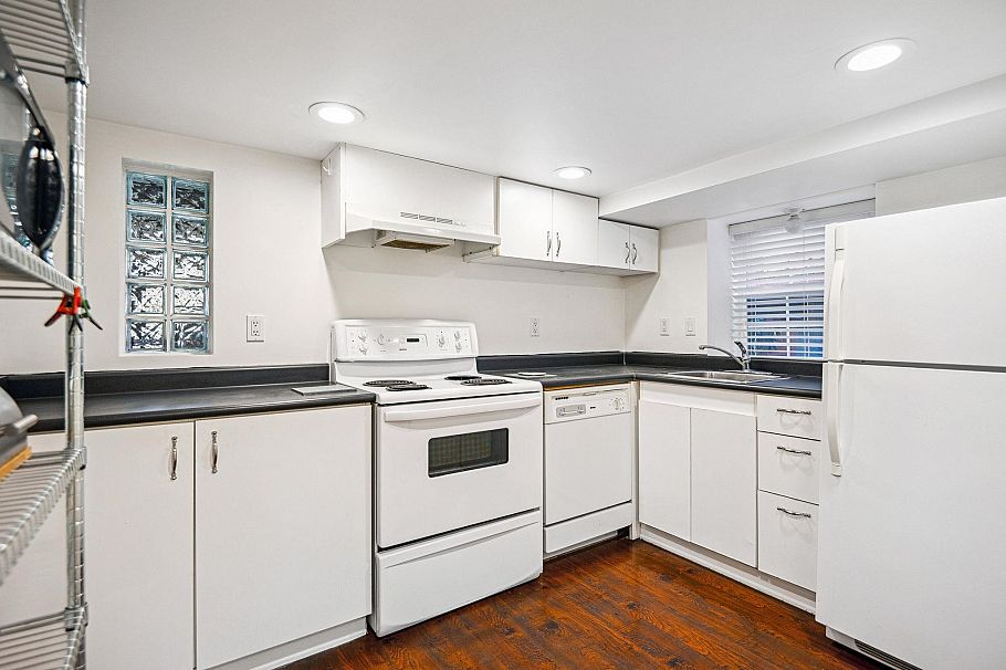 4533 W 8th Avenue Vancouver, BC - 17