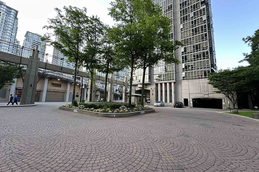 2506 930 Cambie Street Vancouver, BC - 2