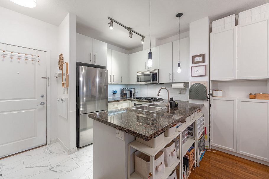 315 3551 Foster Avenue Vancouver, BC - 6