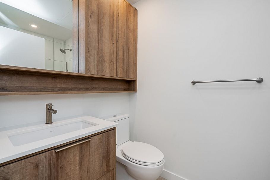 422 3596 Malsum Drive North Vancouver, BC - 12