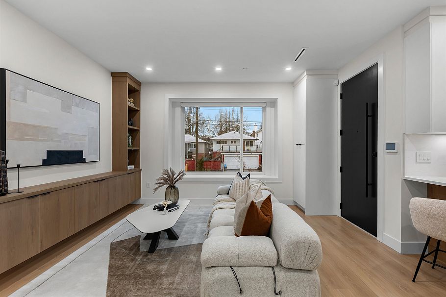 2 435 E 47th Avenue Vancouver, BC - 5