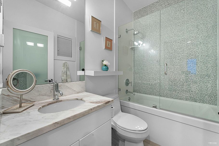 4061 St. Pauls Avenue North Vancouver, BC - 23