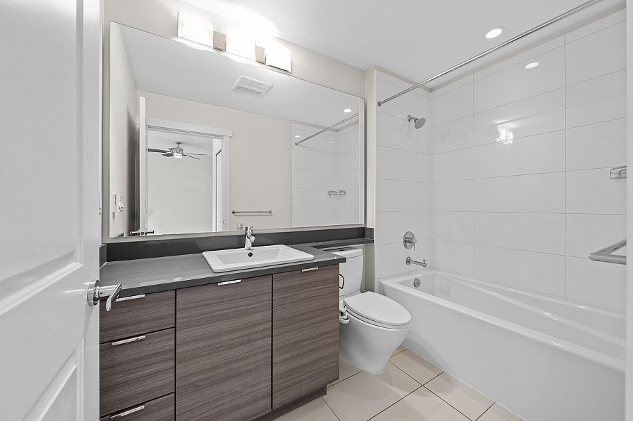 101 2665 Mountain Highway North Vancouver, BC - 11