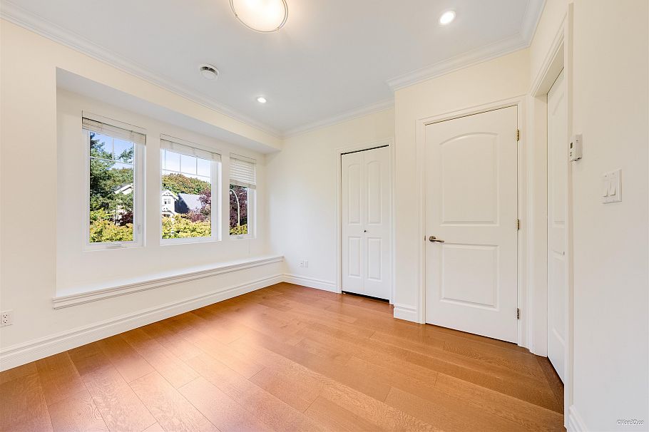 4042 W 20th Avenue Vancouver, BC - 21