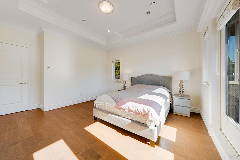 4042 W 20th Avenue Vancouver, BC - 13