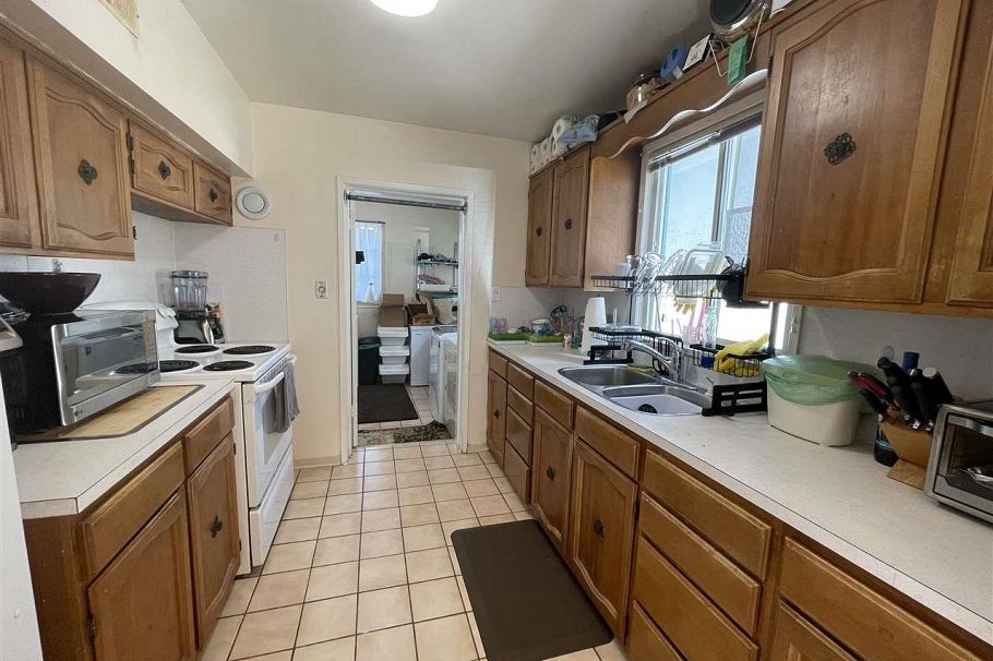 88 W 48th Avenue Vancouver, BC - 5