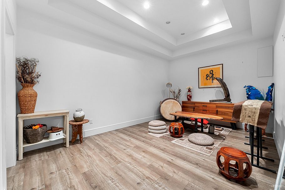 4061 St. Pauls Avenue North Vancouver, BC - 32