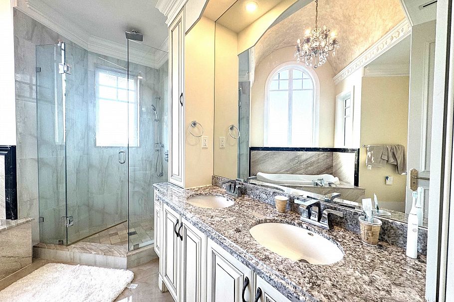 1562 W 40th Avenue Vancouver, BC - 16