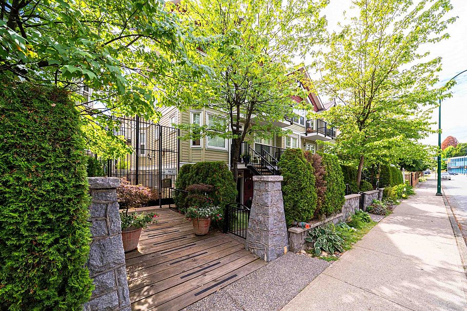 966 W 16th Avenue Vancouver, BC - 16