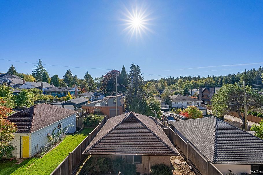 4042 W 20th Avenue Vancouver, BC - 24